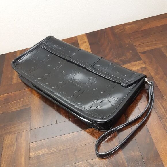 Liz Claiborne Clover Pattern Patent Leather Embossed Wristlet - Picture 5 of 10